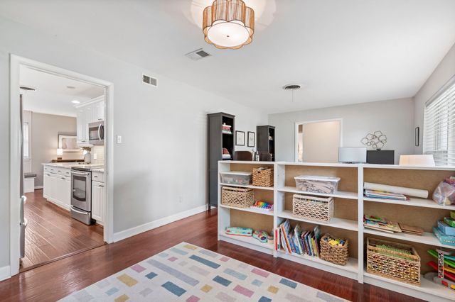 10631 Larchfield Lane, Dallas, TX 75238