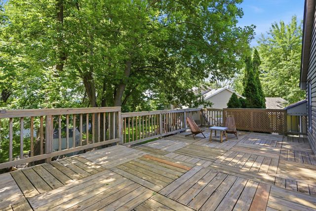 8117 Dakota Lane, Chanhassen, MN 55317