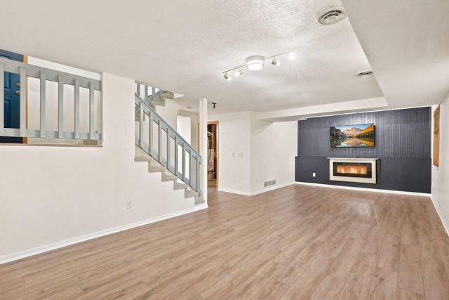 8117 Dakota Lane, Chanhassen, MN 55317