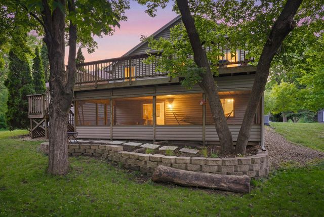 8117 Dakota Lane, Chanhassen, MN 55317