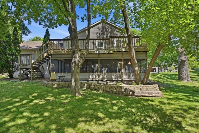 8117 Dakota Lane, Chanhassen, MN 55317