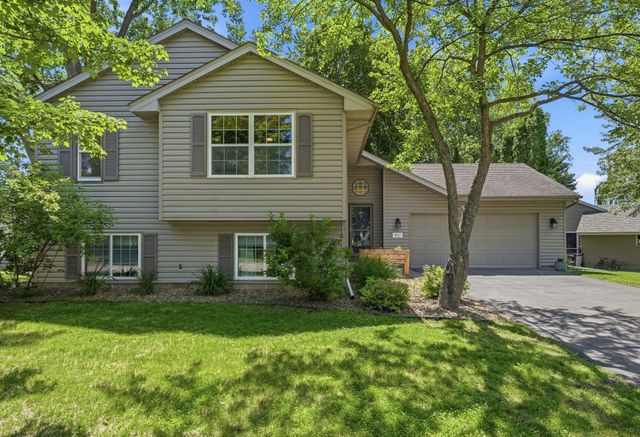 8117 Dakota Lane, Chanhassen, MN 55317