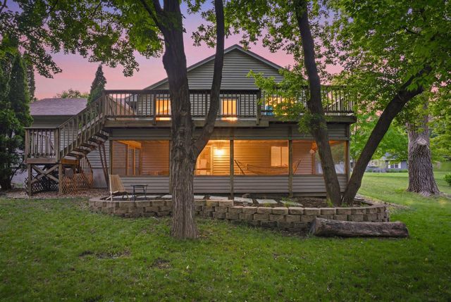 8117 Dakota Lane, Chanhassen, MN 55317