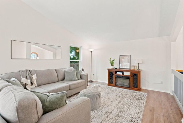 8117 Dakota Lane, Chanhassen, MN 55317