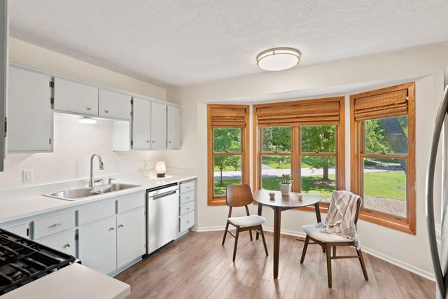 8117 Dakota Lane, Chanhassen, MN 55317