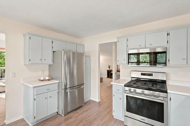 8117 Dakota Lane, Chanhassen, MN 55317