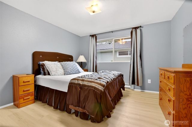 15575 14th Avenue NE, Shoreline, WA 98155