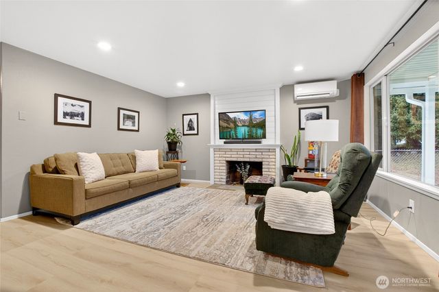 15575 14th Avenue NE, Shoreline, WA 98155