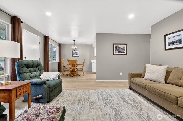 15575 14th Avenue NE, Shoreline, WA 98155