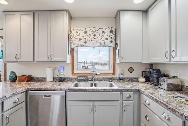 5665 Oak Park Road, Marshall, WI 53559