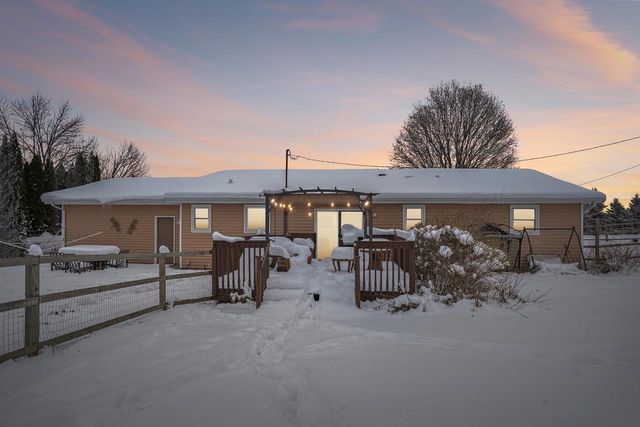 5665 Oak Park Road, Marshall, WI 53559