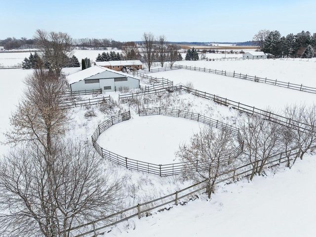 5665 Oak Park Road, Marshall, WI 53559