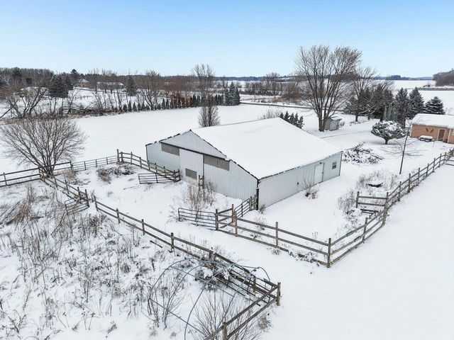 5665 Oak Park Road, Marshall, WI 53559