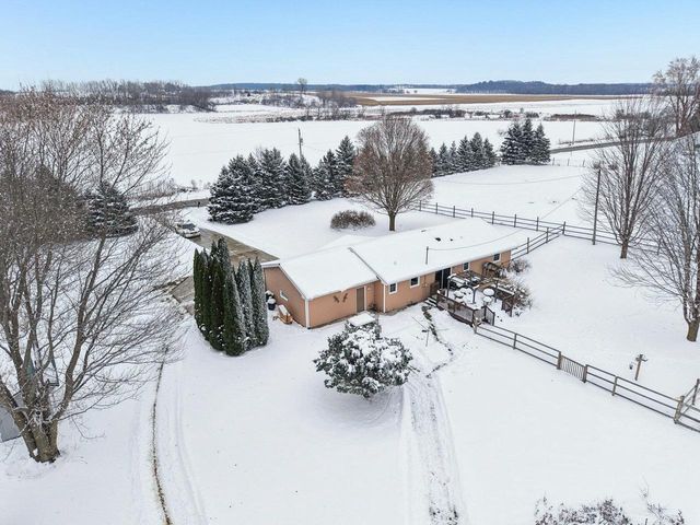 5665 Oak Park Road, Marshall, WI 53559