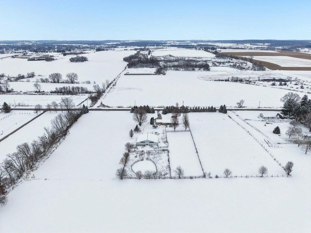 5665 Oak Park Road, Marshall, WI 53559