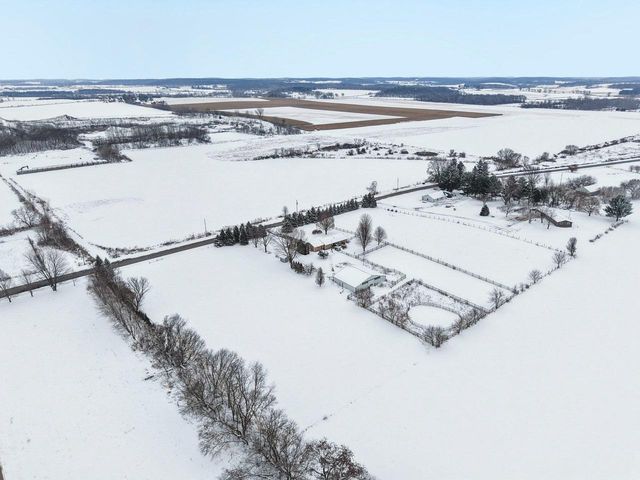 5665 Oak Park Road, Marshall, WI 53559