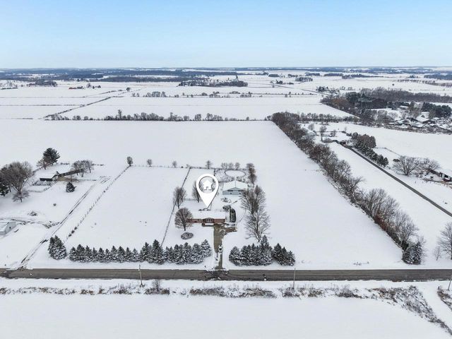 5665 Oak Park Road, Marshall, WI 53559