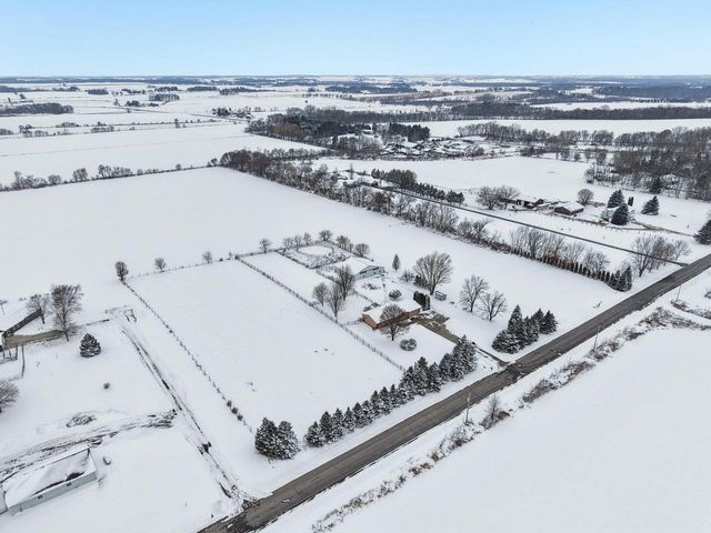 5665 Oak Park Road, Marshall, WI 53559