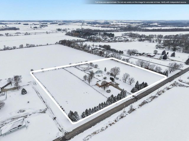 5665 Oak Park Road, Marshall, WI 53559