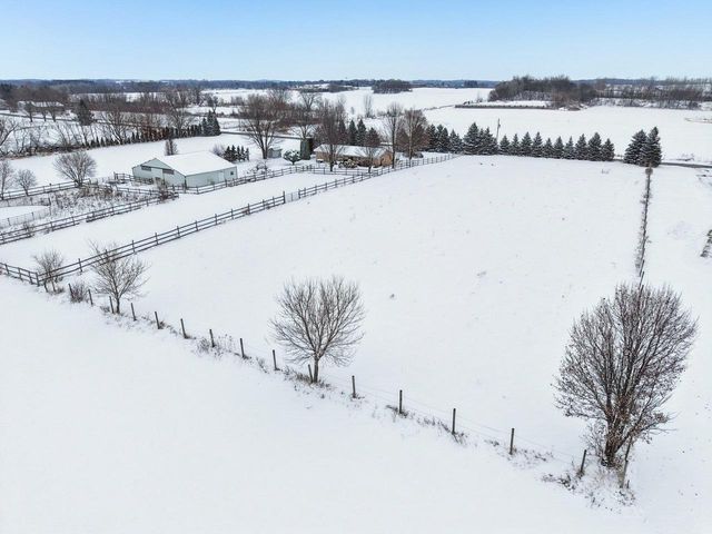 5665 Oak Park Road, Marshall, WI 53559