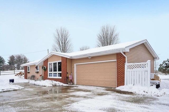 5665 Oak Park Road, Marshall, WI 53559