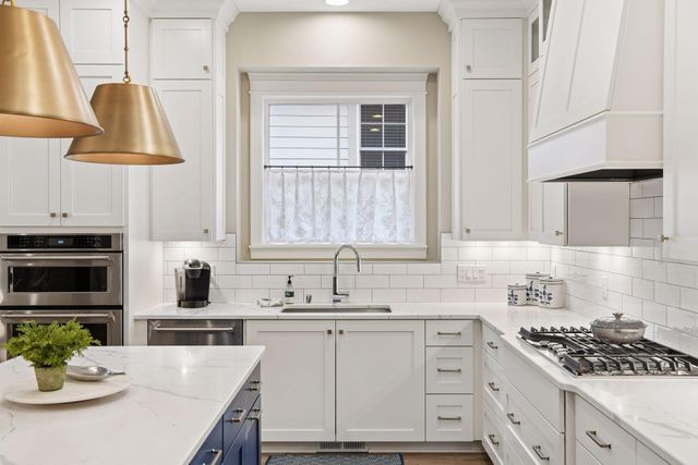 4900 Hawthorne Court, Edina, MN 55436