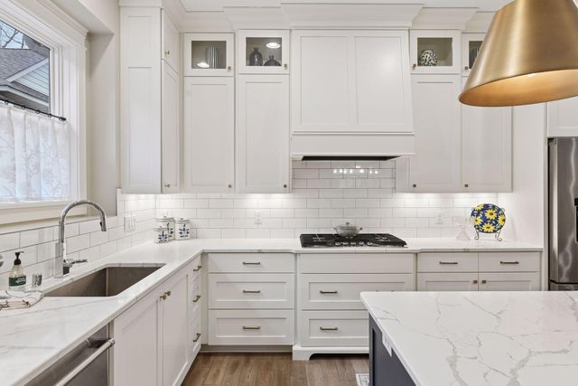 4900 Hawthorne Court, Edina, MN 55436