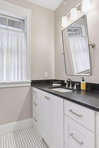 4900 Hawthorne Court, Edina, MN 55436