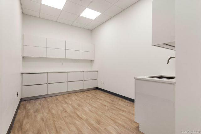 131-07 40th Road E20, Flushing, NY 11354