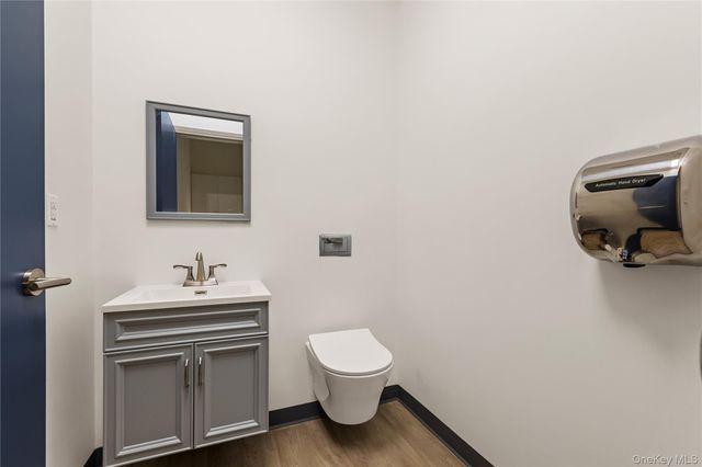 131-07 40th Road E20, Flushing, NY 11354