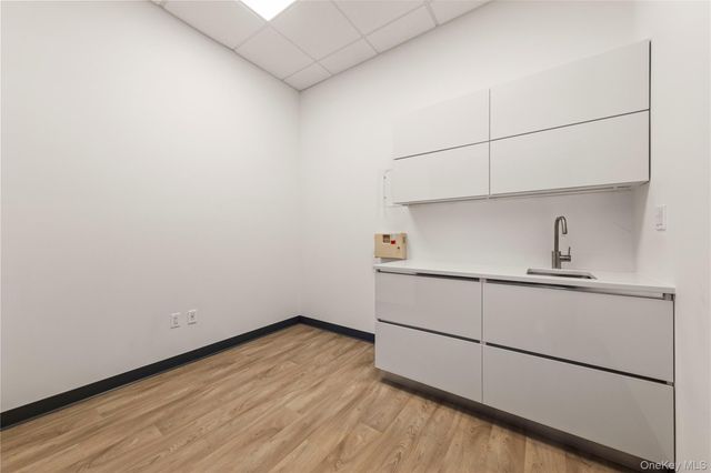 131-07 40th Road E20, Flushing, NY 11354
