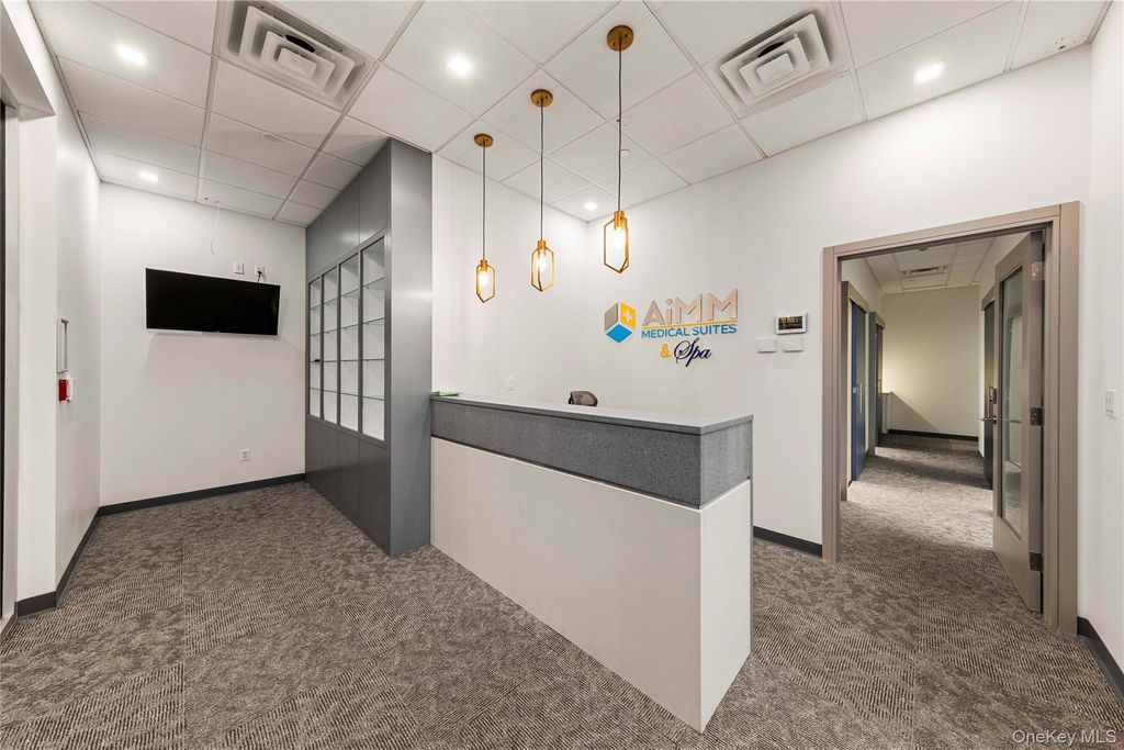 131-07 40th Road E20, Flushing, NY 11354 — exterior