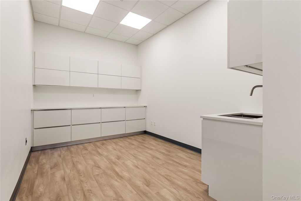 131-07 40th Road E20, Flushing, NY 11354 — photo 2
