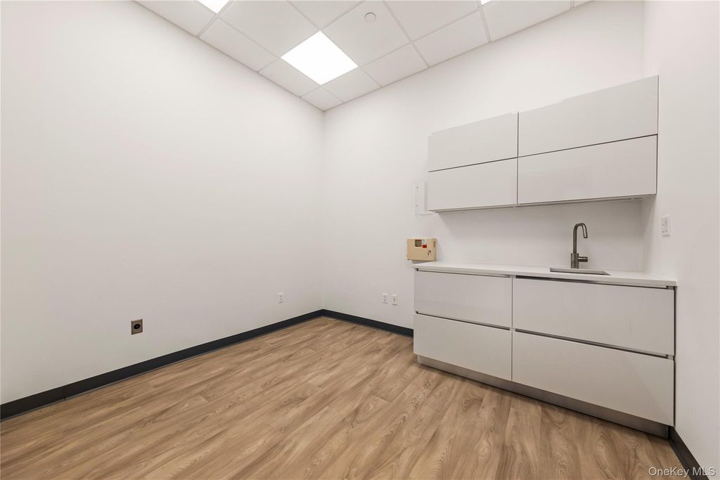 131-07 40th Road E20, Flushing, NY 11354 — photo 3