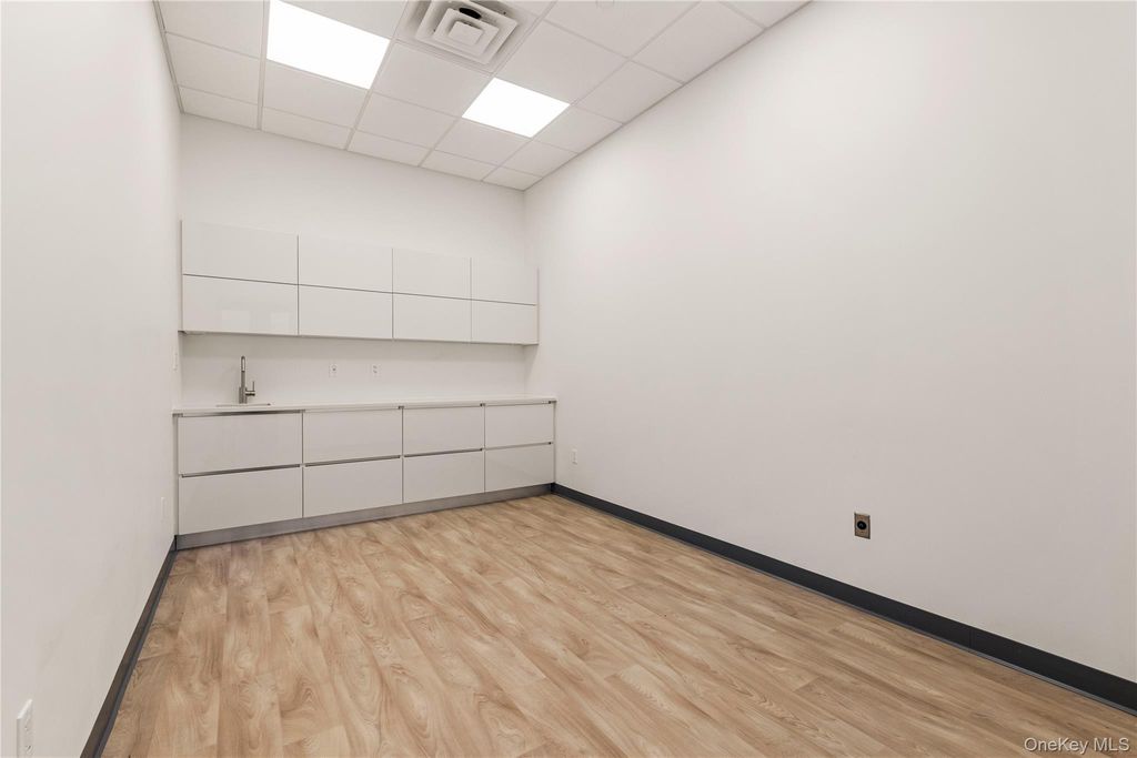 131-07 40th Road E20, Flushing, NY 11354 — photo 4