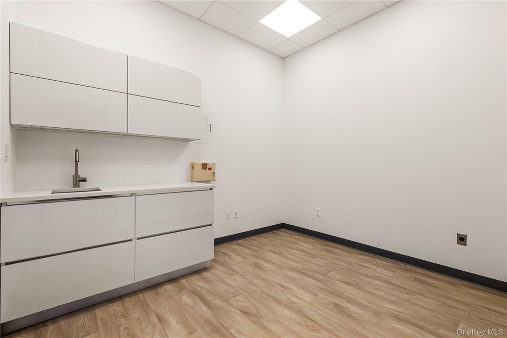 131-07 40th Road E20, Flushing, NY 11354 — photo 5