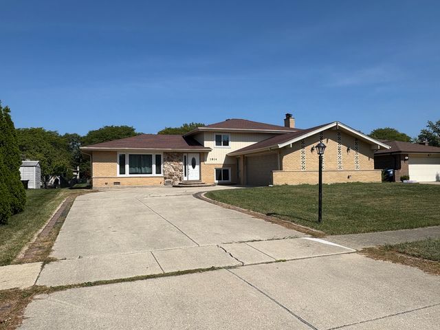 1814 Holly Avenue, Darien, IL 60561