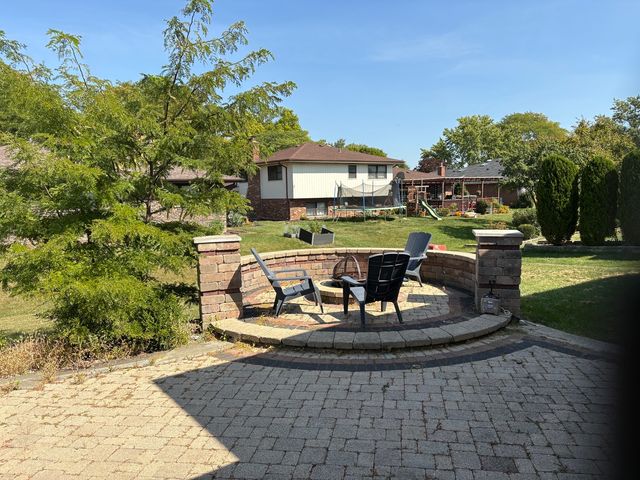 1814 Holly Avenue, Darien, IL 60561