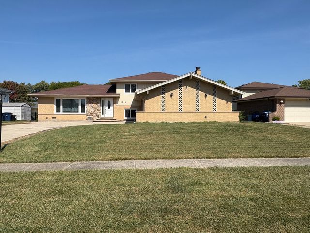 1814 Holly Avenue, Darien, IL 60561