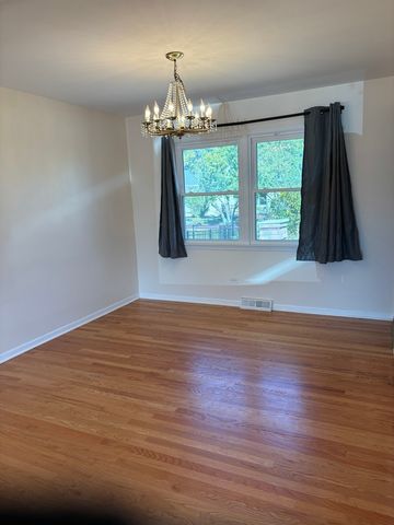 1814 Holly Avenue, Darien, IL 60561