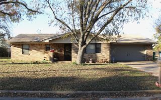 550 N Charlotte Avenue, Stephenville, TX 76401