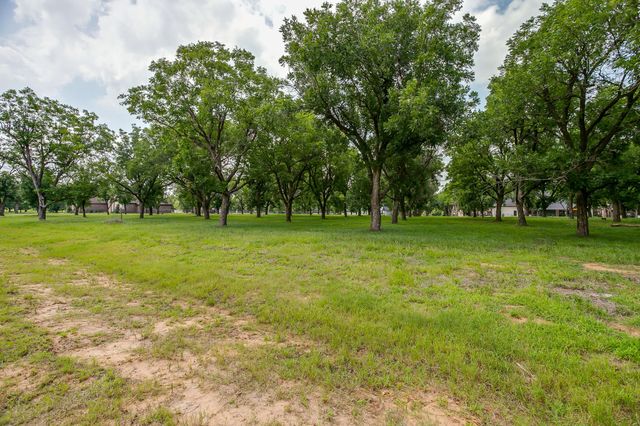 2184 E Landings N, Granbury, TX 76049