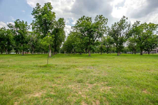 2184 E Landings N, Granbury, TX 76049