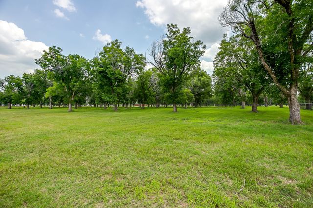 2184 E Landings N, Granbury, TX 76049