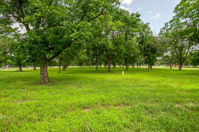 2184 E Landings N, Granbury, TX 76049