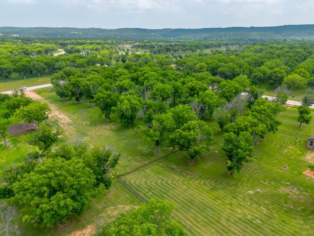 2184 E Landings N, Granbury, TX 76049