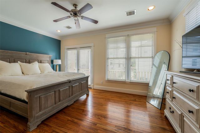 1301 W 25th Street B, Houston, TX 77008