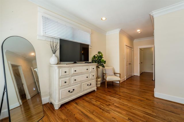 1301 W 25th Street B, Houston, TX 77008