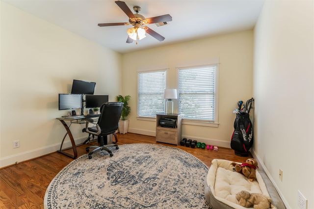 1301 W 25th Street B, Houston, TX 77008