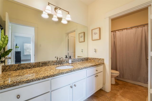 1301 W 25th Street B, Houston, TX 77008